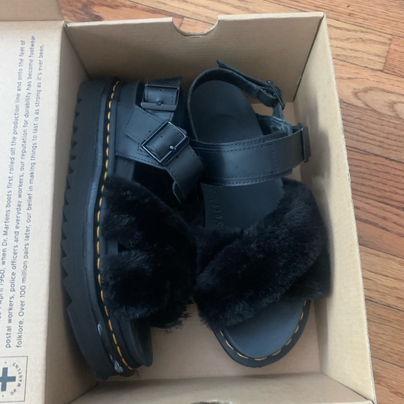 Dr. Martens Voss Fluffy Sandals Womens Size 8 - Picture 3 of 6